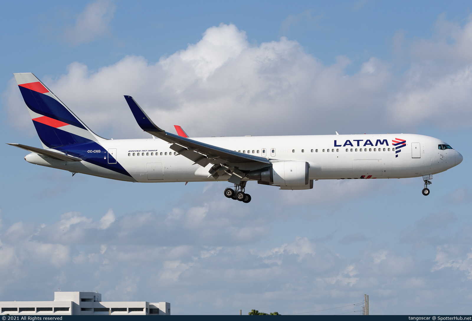 Photo of CC-CXG - Boeing 767-316(ER) operated by LATAM Airlines