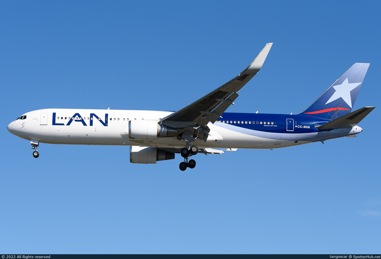 Photo of CC-BDB - Boeing 767-316(ER) operated by LAN Airlines