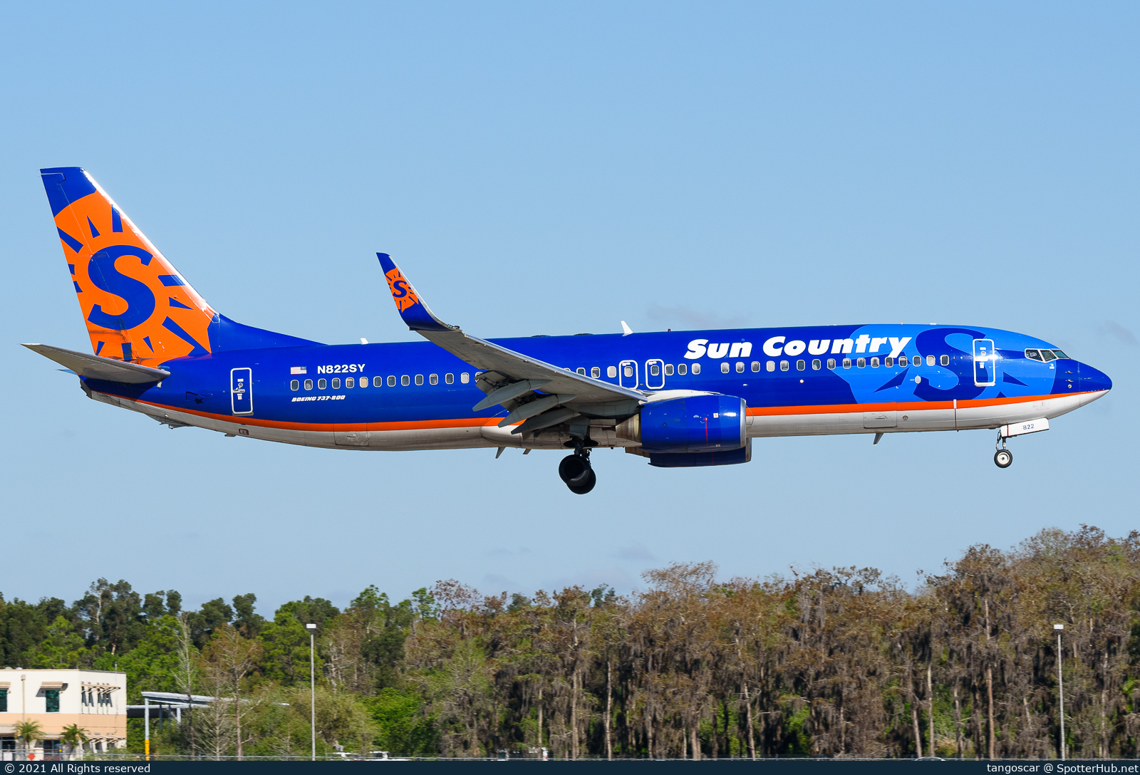 Photo of N822SY - Boeing 737-8BK operated by Sun Country Airlines
