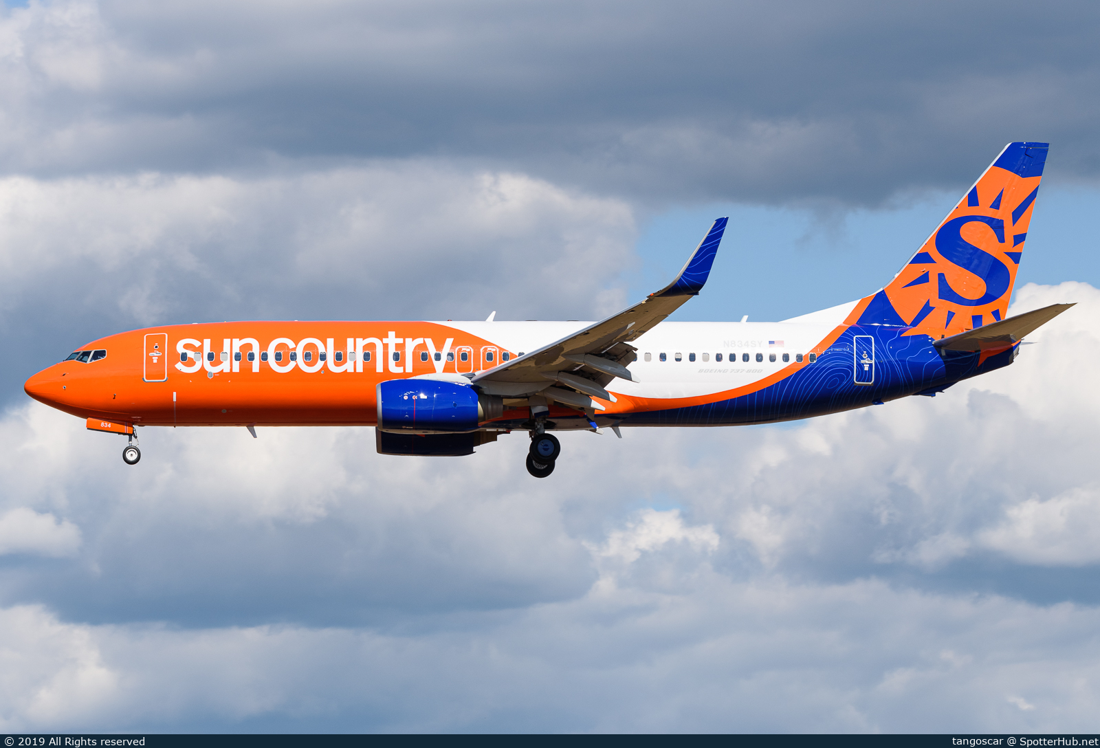 Photo of N834SY - Boeing 737-8KN operated by Sun Country Airlines