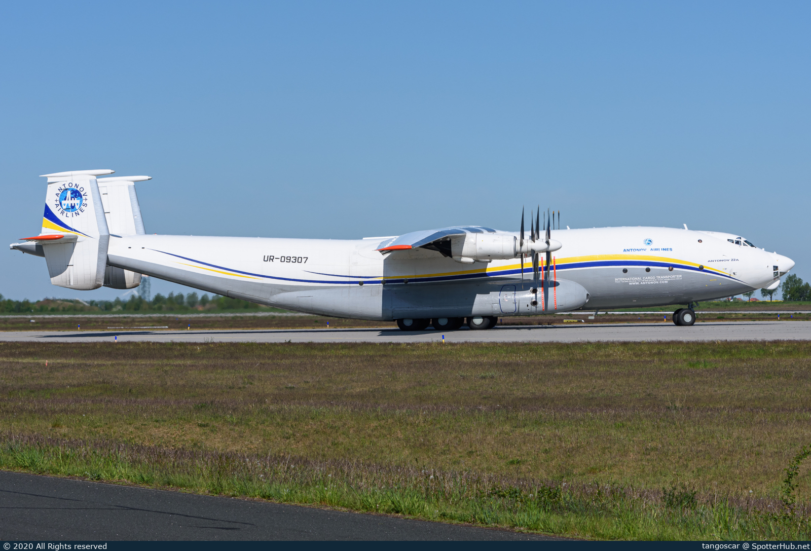 Photo of UR-09307 - Antonov An-22A operated by Antonov Airlines