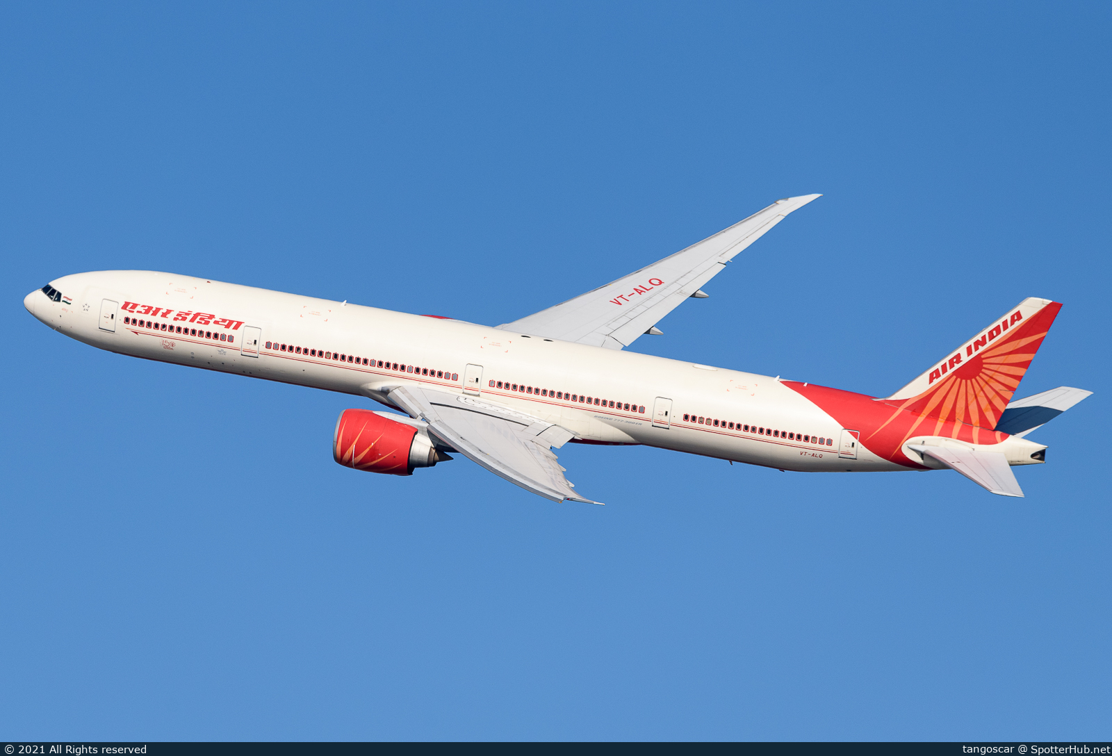 Photo of VT-ALQ - Boeing 777-337(ER) operated by Air India