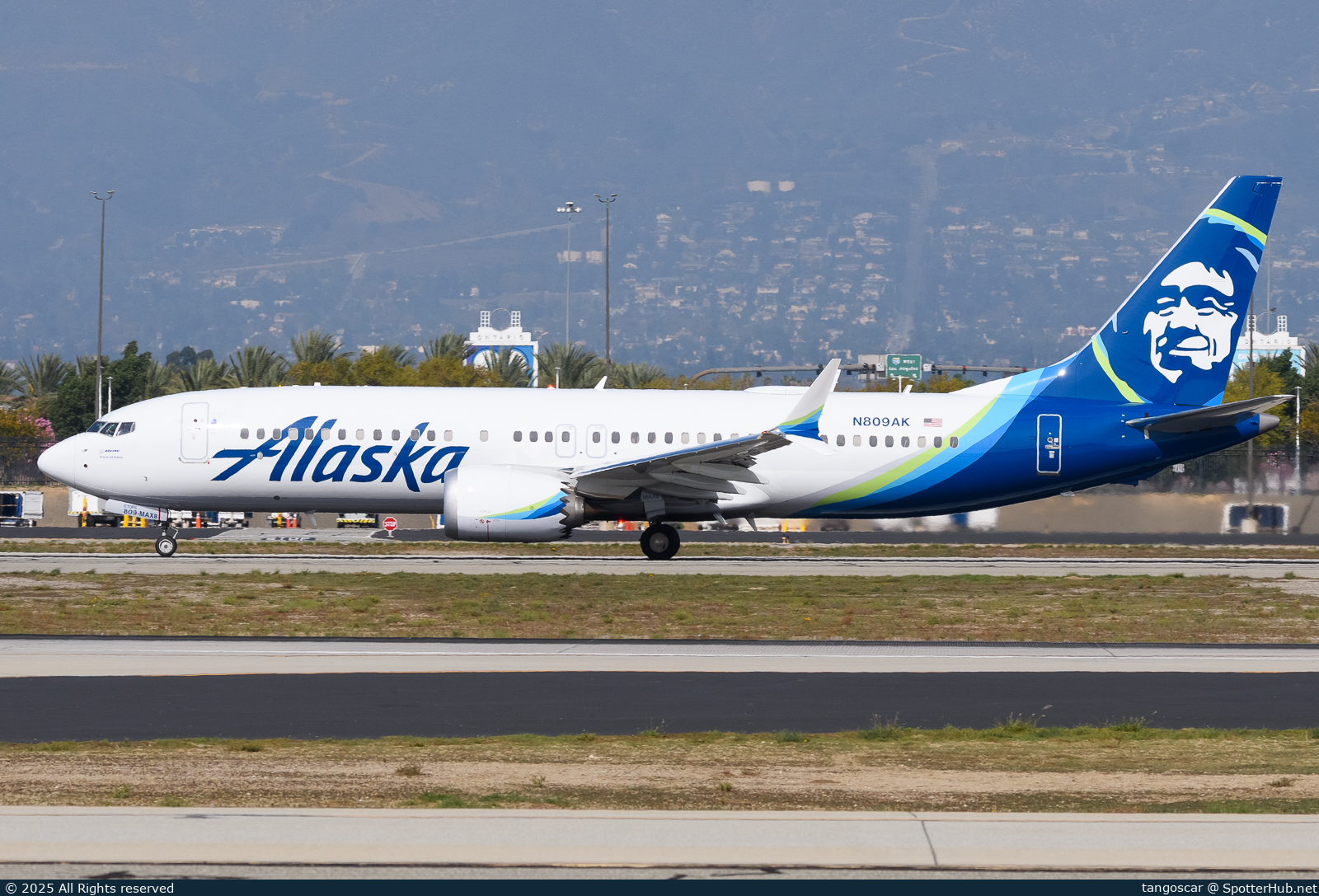 Photo of N809AK - Boeing 737 MAX 8 operated by Alaska Airlines