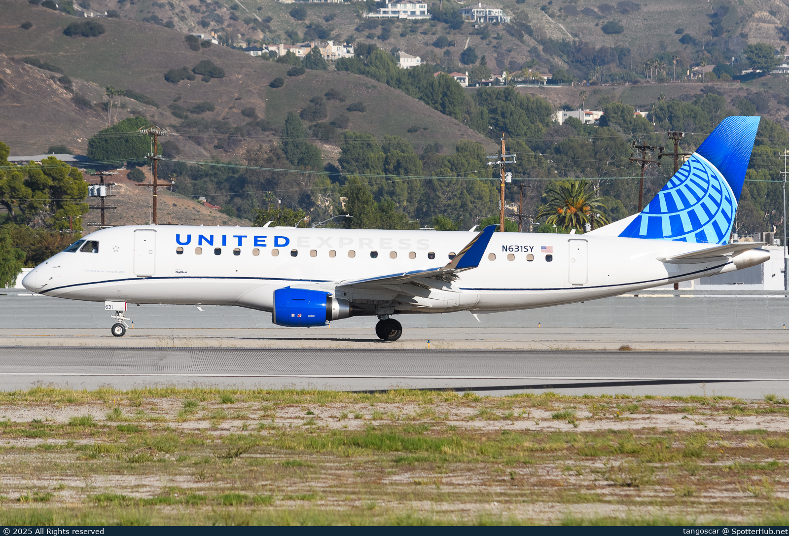 Photo of N631SY - Embraer ERJ-175LL operated by United Express (opb SkyWest Airlines)