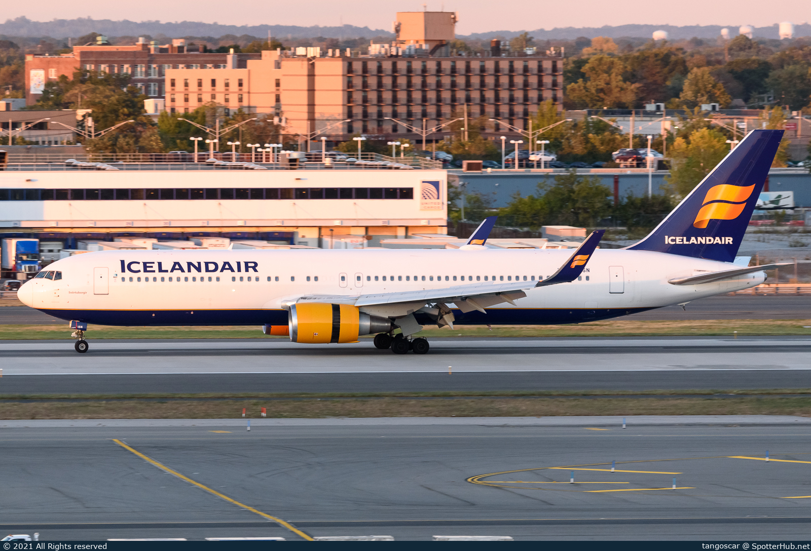 Photo of TF-ISN - Boeing 767-319(ER) operated by Icelandair
