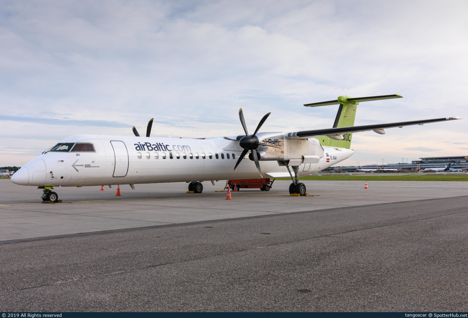 Photo of YL-BAI - Bombardier DHC-8-402 Dash 8 Q400 operated by airBaltic