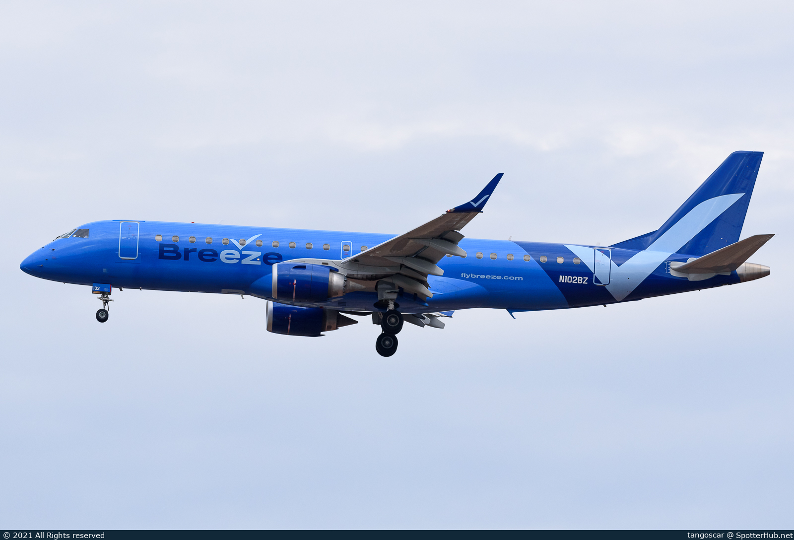 Photo of N102BZ - Embraer ERJ-190AR operated by Breeze Airways