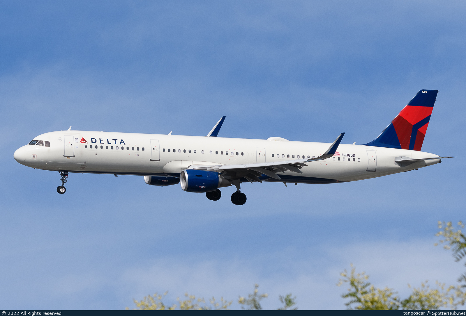 Photo of N106DN - Airbus A321-211 operated by Delta Air Lines