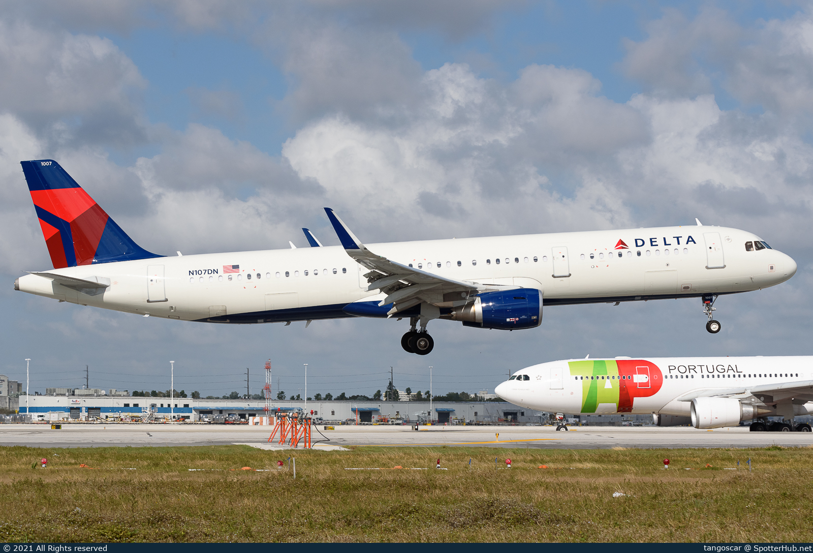 Photo of N107DN - Airbus A321-211 operated by Delta Air Lines