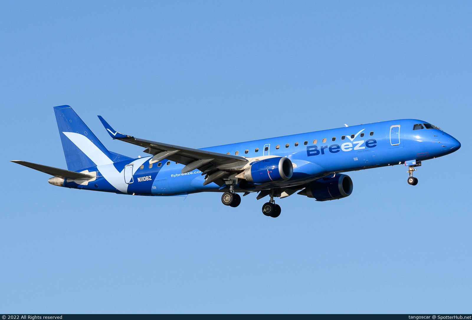 Photo of N110BZ - Embraer ERJ-190AR operated by Breeze Airways