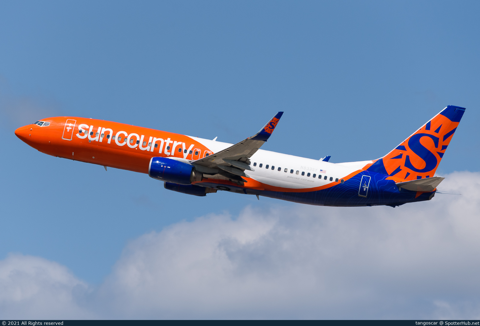 Photo of N833SY - Boeing 737-8KN operated by Sun Country Airlines