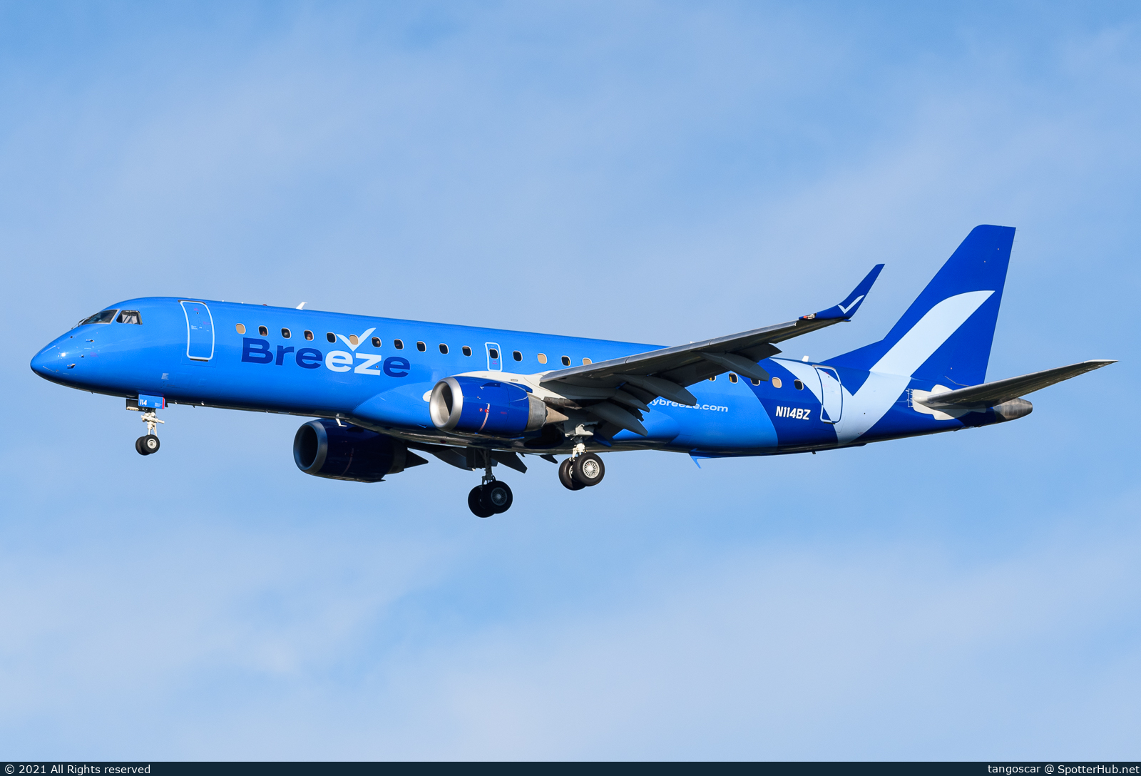 Photo of N114BZ - Embraer ERJ-190AR operated by Breeze Airways