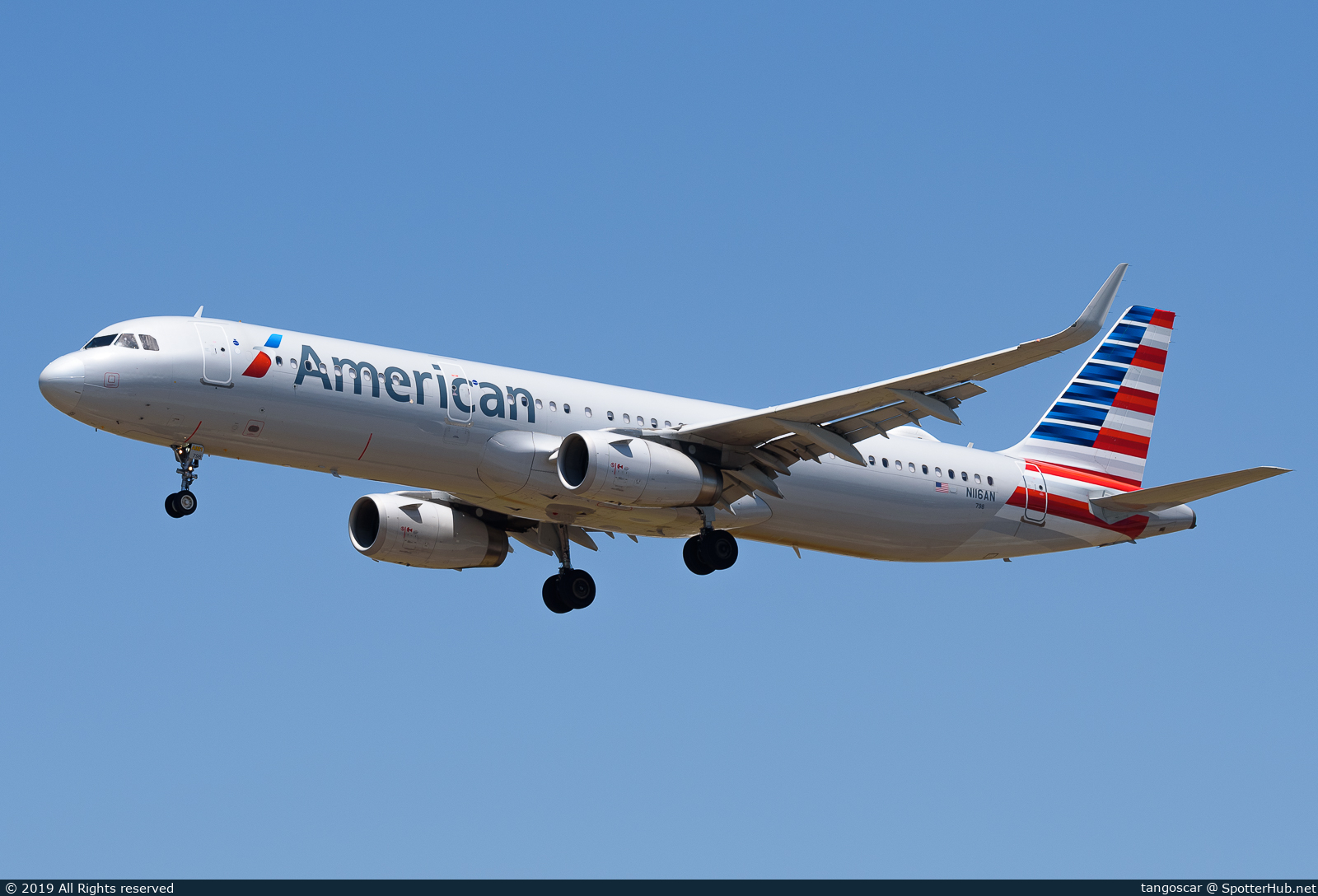 Photo of N116AN - Airbus A321-231 operated by American Airlines