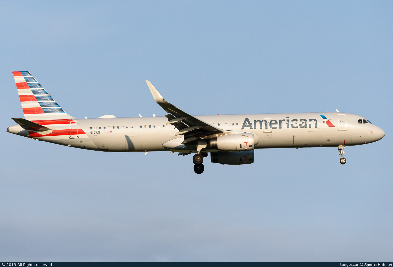 Photo of N117AN - Airbus A321-231 operated by American Airlines