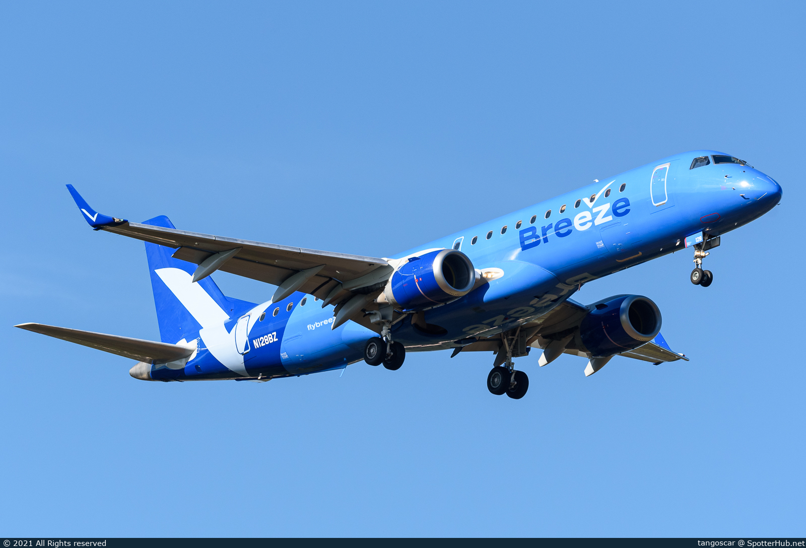 Photo of N128BZ - Embraer ERJ-190AR operated by Breeze Airways