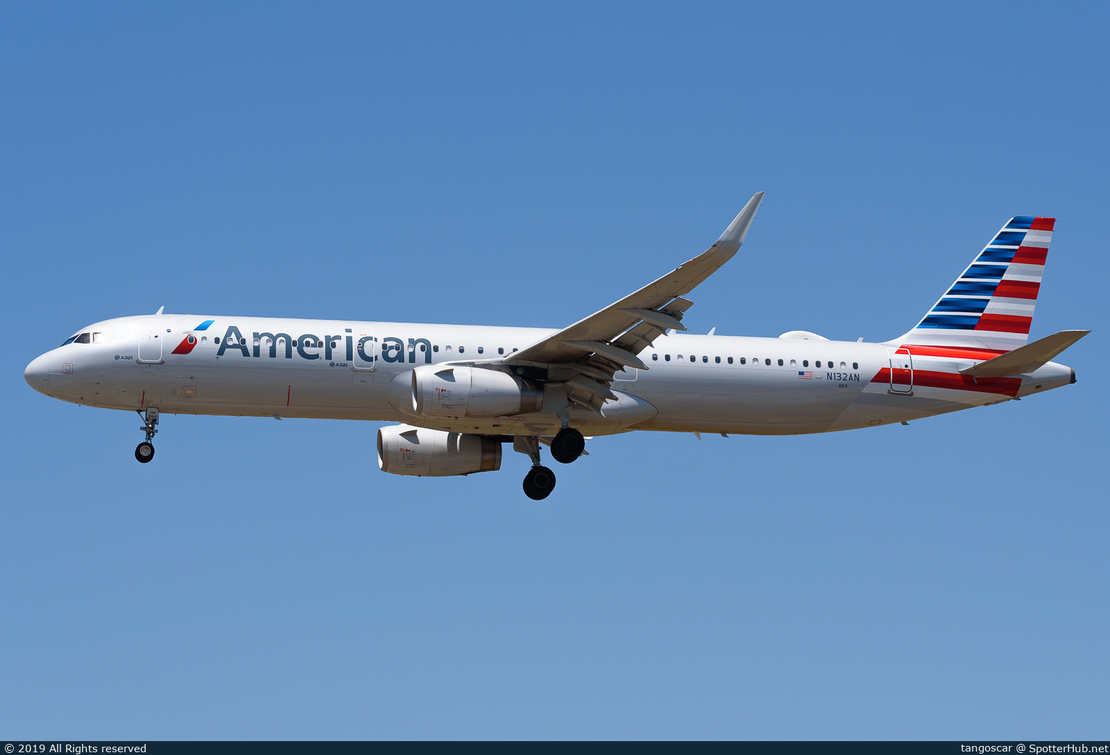 Photo of N132AN - Airbus A321-231 operated by American Airlines