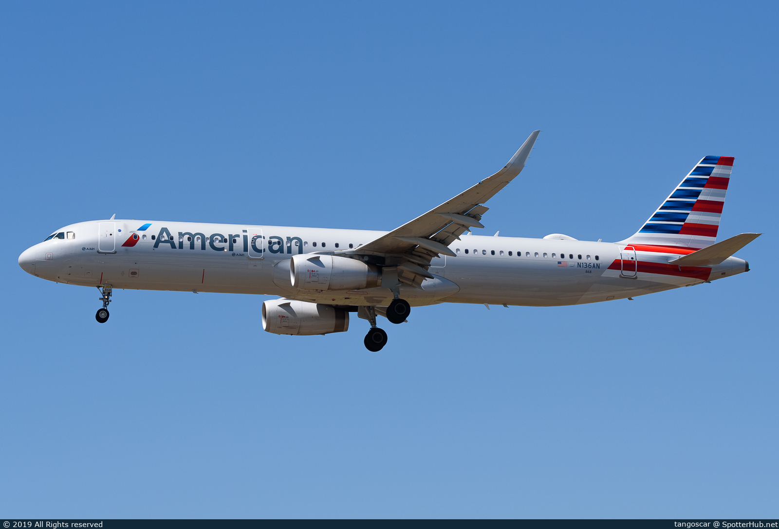 Photo of N136AN - Airbus A321-231 operated by American Airlines