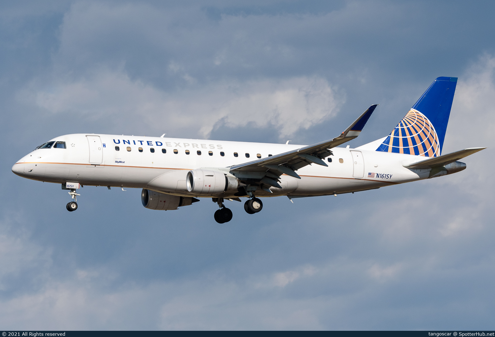 Photo of N161SY - Embraer ERJ-175LR operated by United Express (opb SkyWest Airlines)