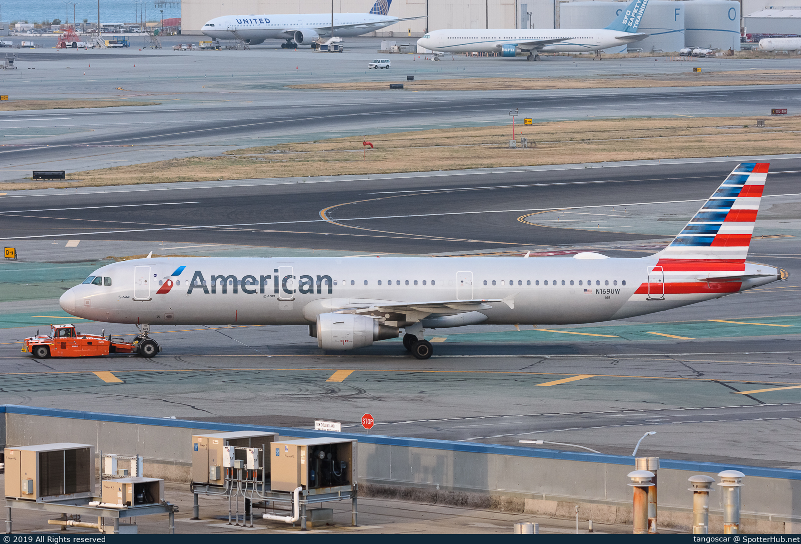 Photo of N169UW - Airbus A321-211 operated by American Airlines