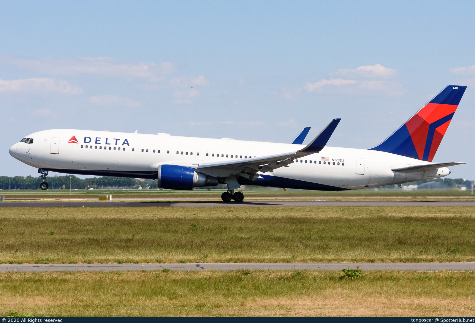 Photo of N173DZ - Boeing 767-332(ER) operated by Delta Air Lines