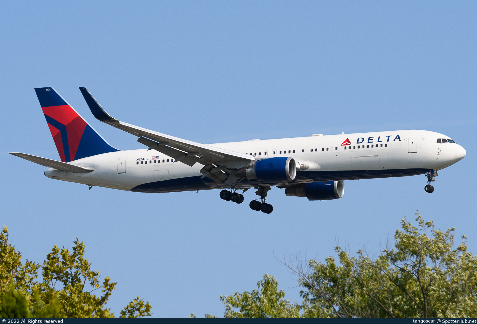 Photo of N174DZ - Boeing 767-332(ER) operated by Delta Air Lines