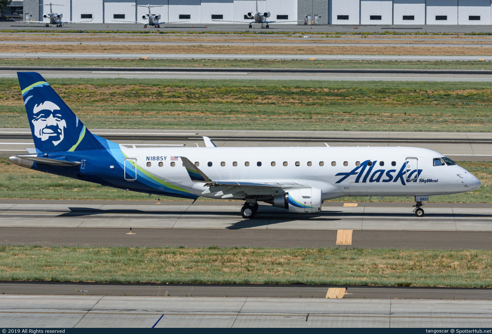 Photo of N188SY - Embraer ERJ-175LR operated by Alaska Airlines (opb Skywest Airlines)