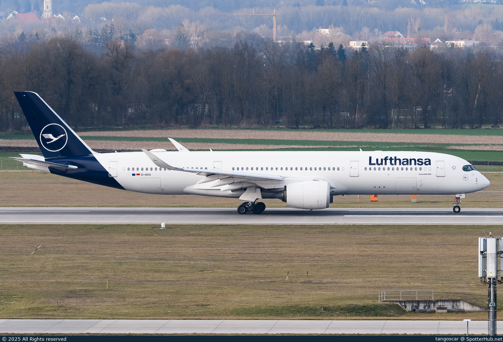 Photo of D-AIVA - Airbus A350-941 operated by Lufthansa