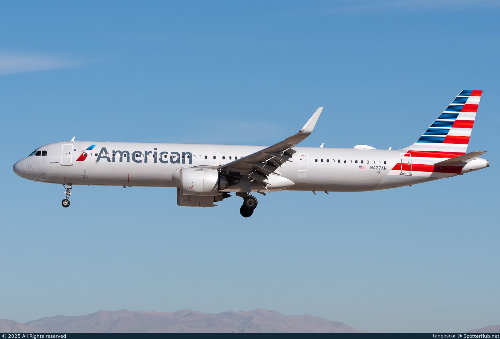 Photo of N427AN - Airbus A321-253NX operated by American Airlines