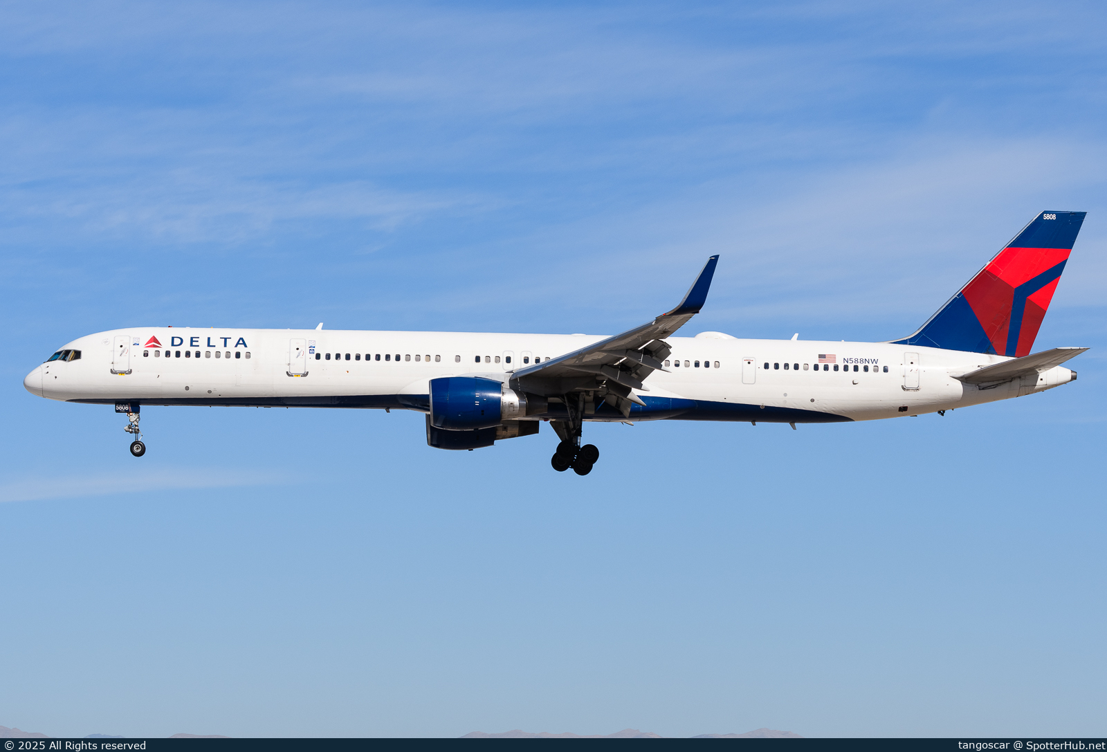 Photo of N588NW - Boeing 757-351 operated by Delta Air Lines