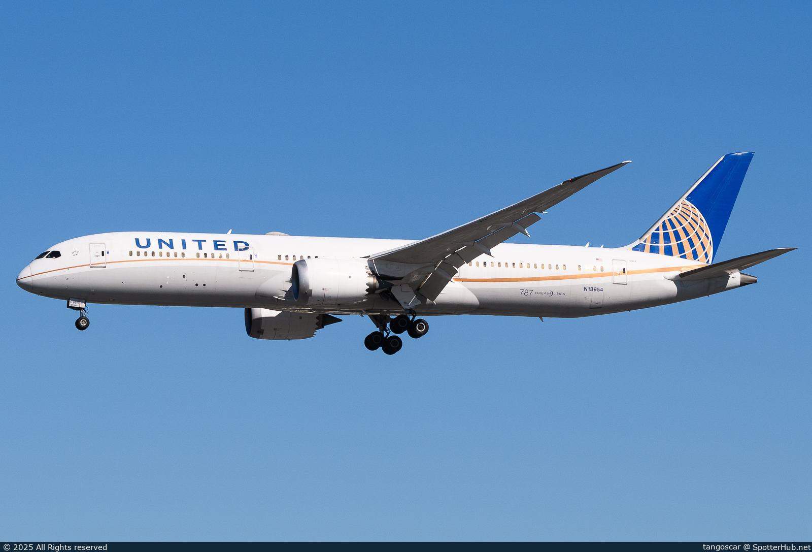Photo of N13954 - Boeing 787-9 Dreamliner operated by United Airlines