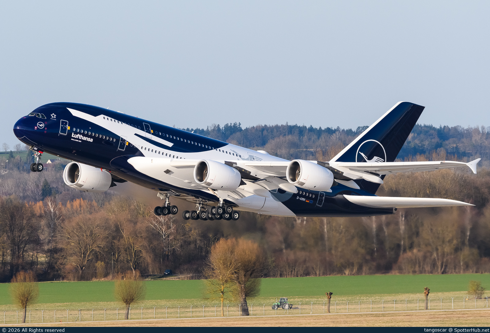 Photo of D-AIMH - Airbus A380-841 operated by Lufthansa