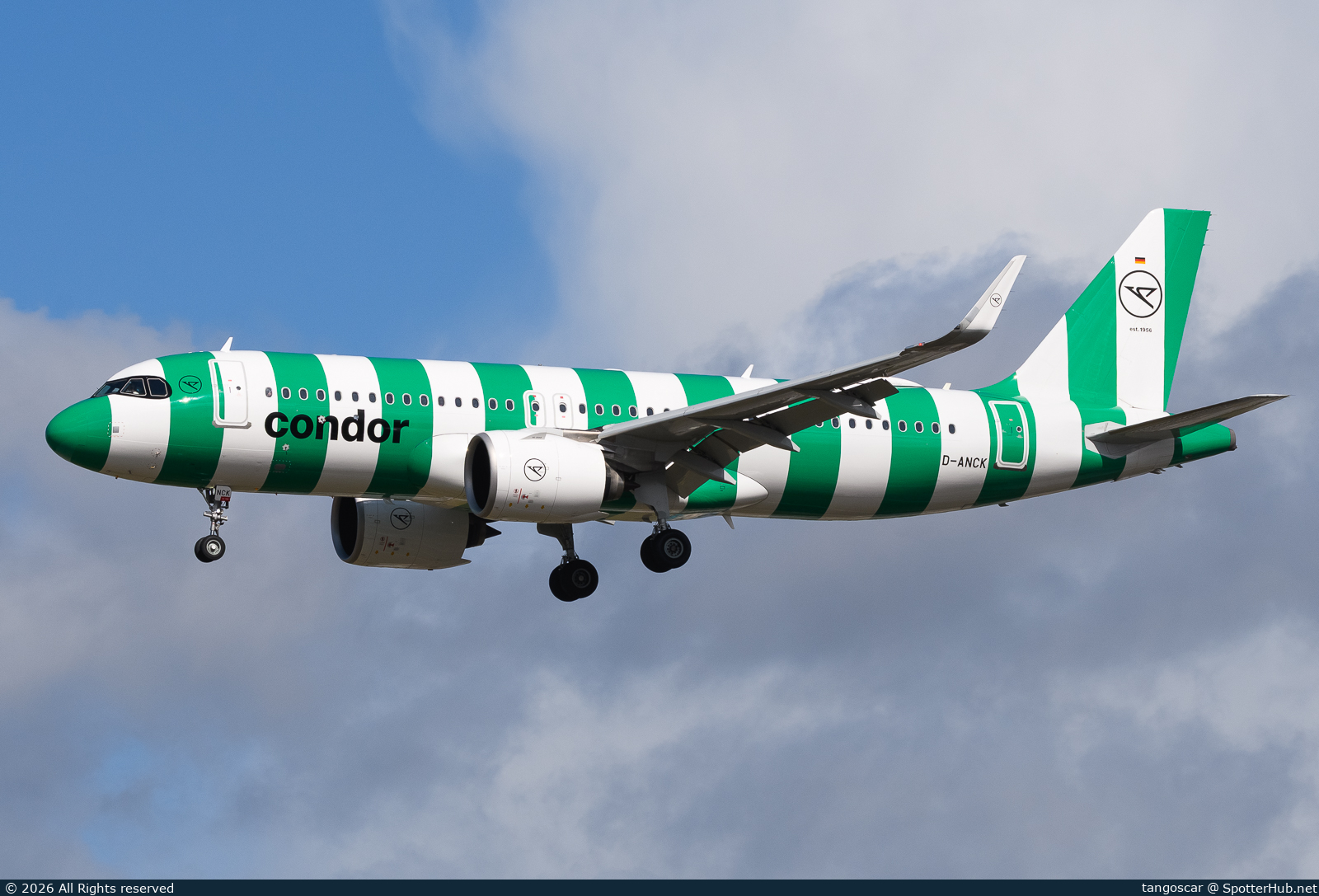 Photo of D-ANCK - Airbus A320-271N operated by Condor
