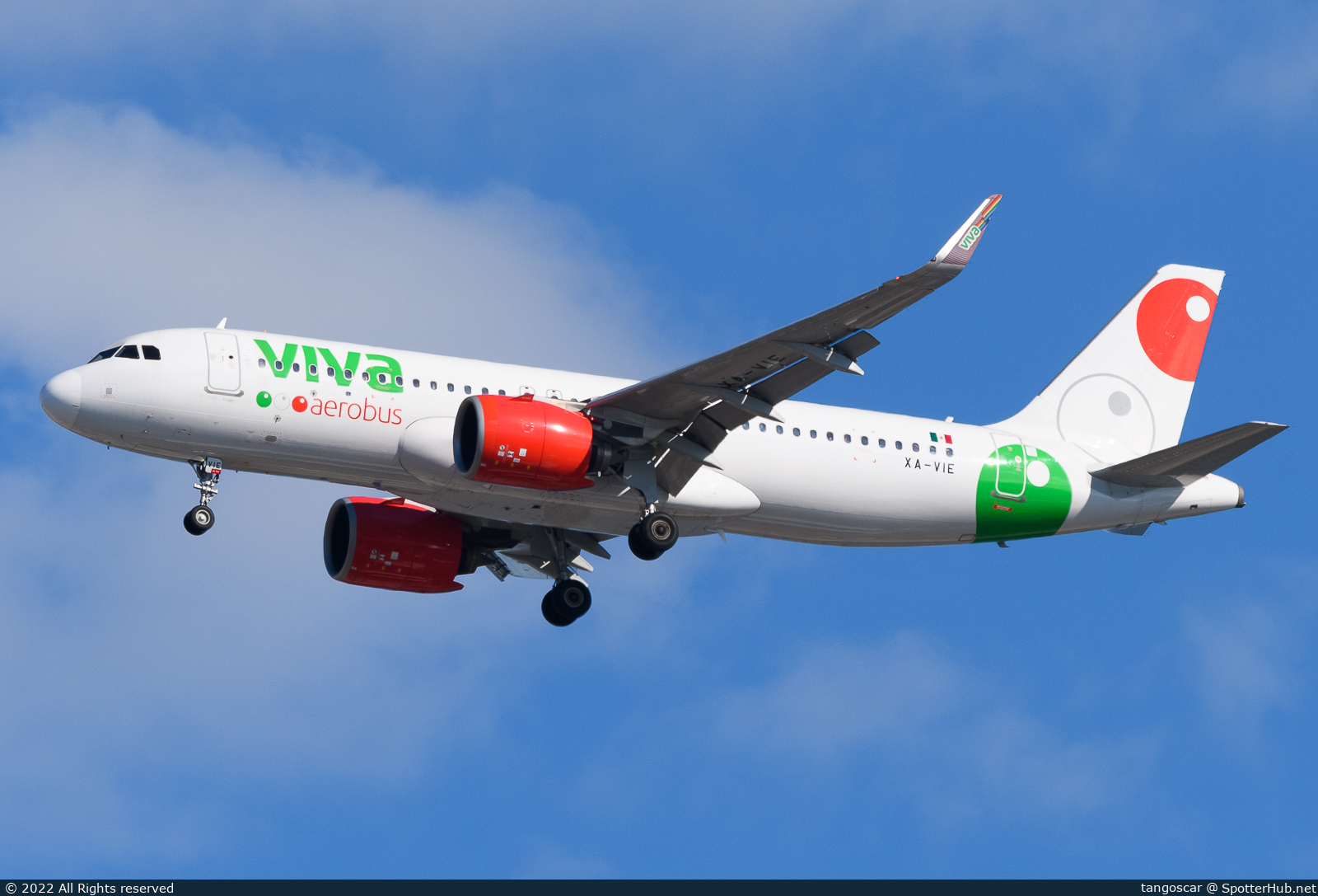 Photo of XA-VIE - Airbus A320-271N operated by Viva Aerobus