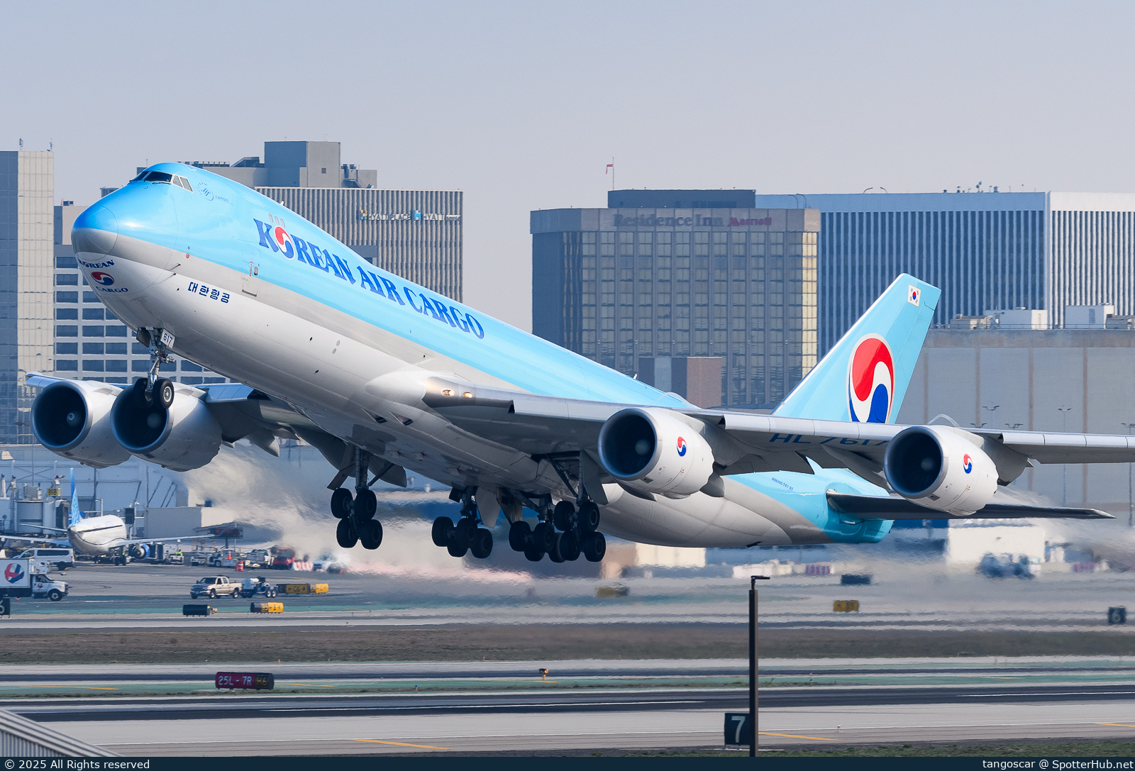 Photo of HL7617 - Boeing 747-8B5F operated by Korean Air Cargo