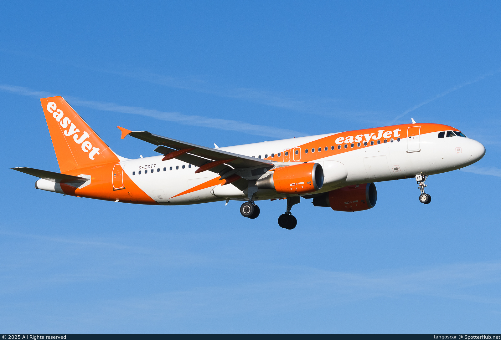 Photo of G-EZTT - Airbus A320-214 operated by easyJet