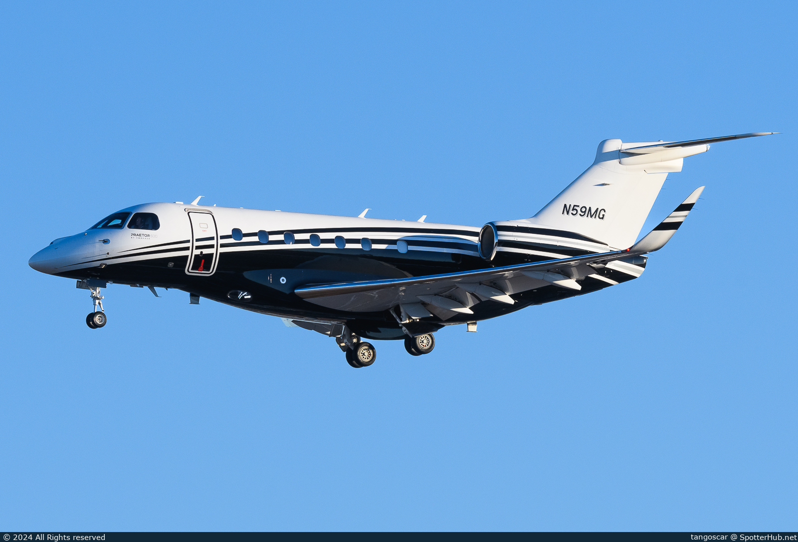 Photo of N59MG - Embraer Praetor 600 operated by Summit Aviation
