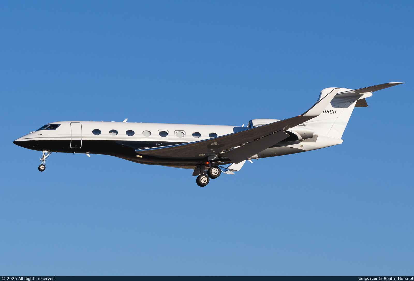 Photo of N109CH - Gulfstream G650ER operated by Jet Edge International