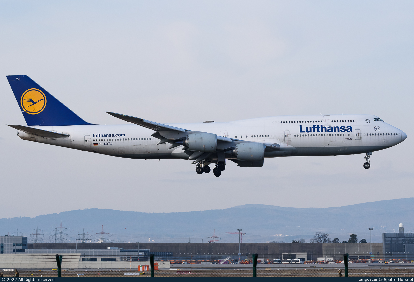 Photo of D-ABYJ - Boeing 747-830 operated by Lufthansa