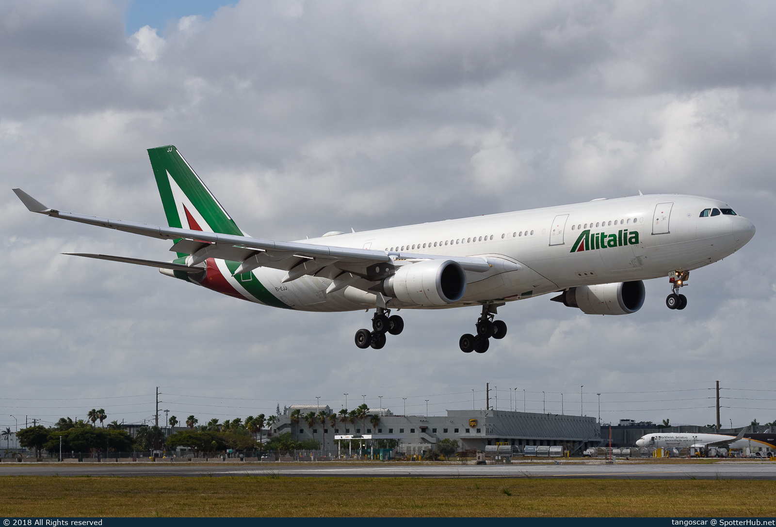 Photo of EI-EJJ - Airbus A330-202 operated by Alitalia