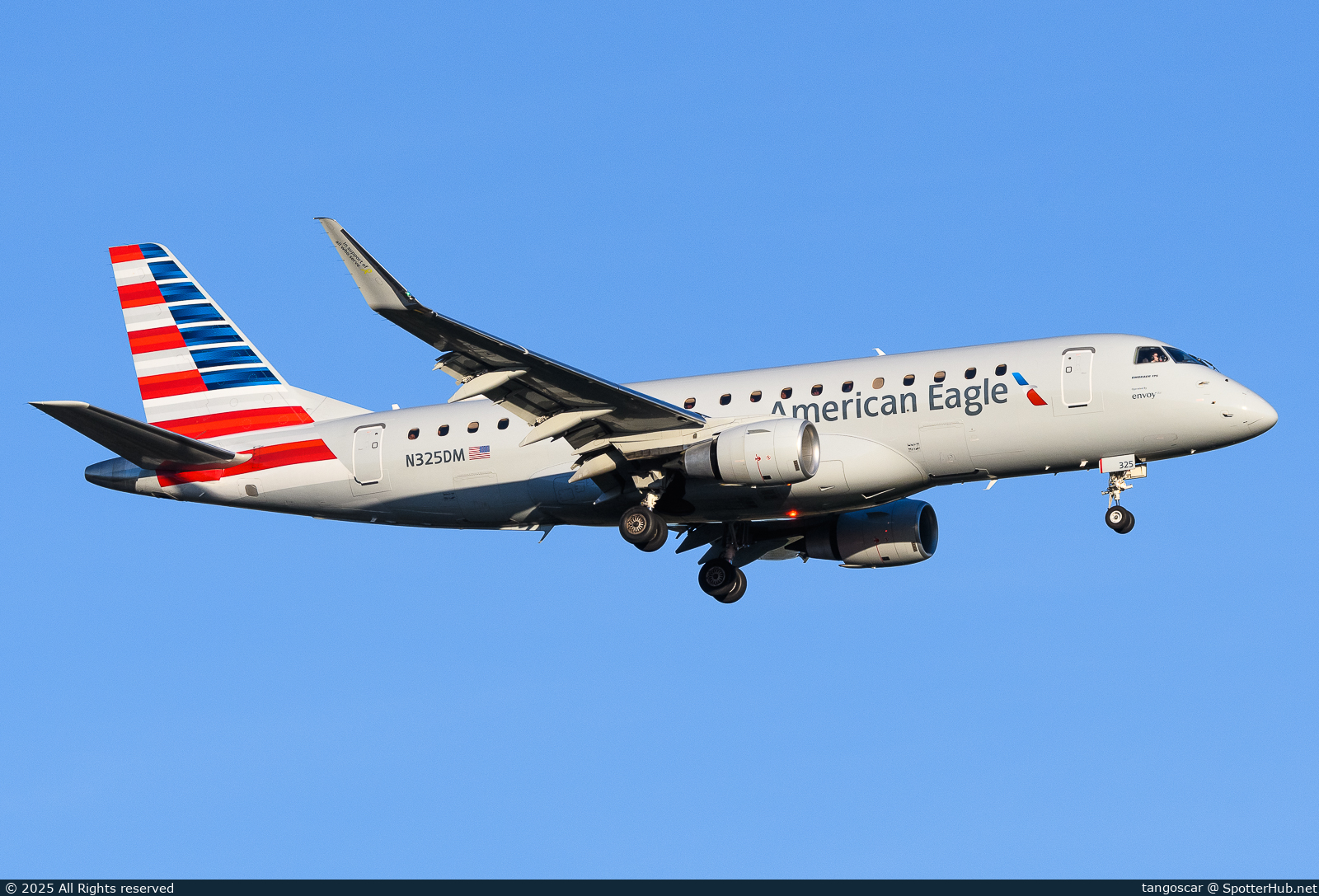 Photo of N325DM - Embraer ERJ-175LR operated by American Eagle (opb Envoy Air)