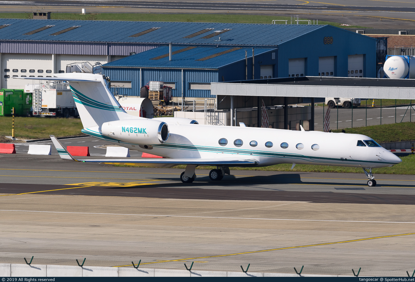 Photo of N462MK - Gulfstream GV-SP (G550) operated by Solairus Aviation