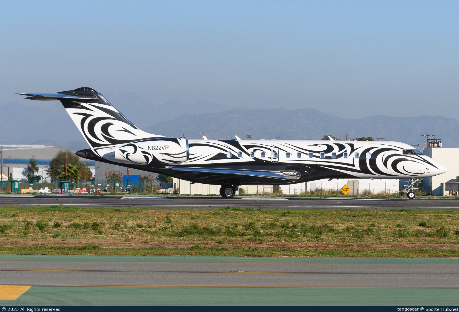 Photo of N822VP - Bombardier Global Express operated by Planet Nine Private Air