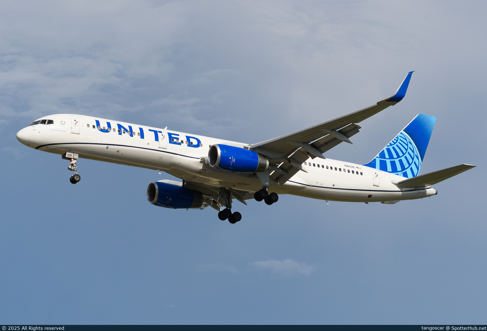 Photo of N41135 - Boeing 757-224 operated by United Airlines