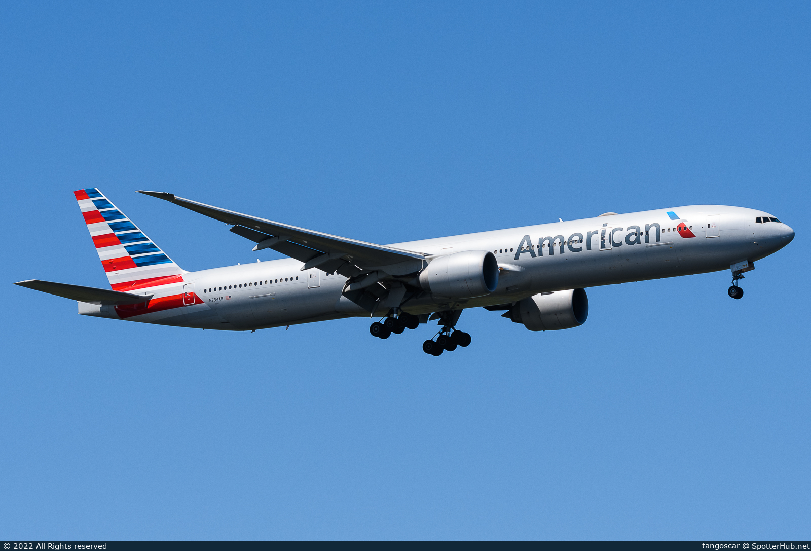 Photo of N734AR - Boeing 777-323(ER) operated by American Airlines