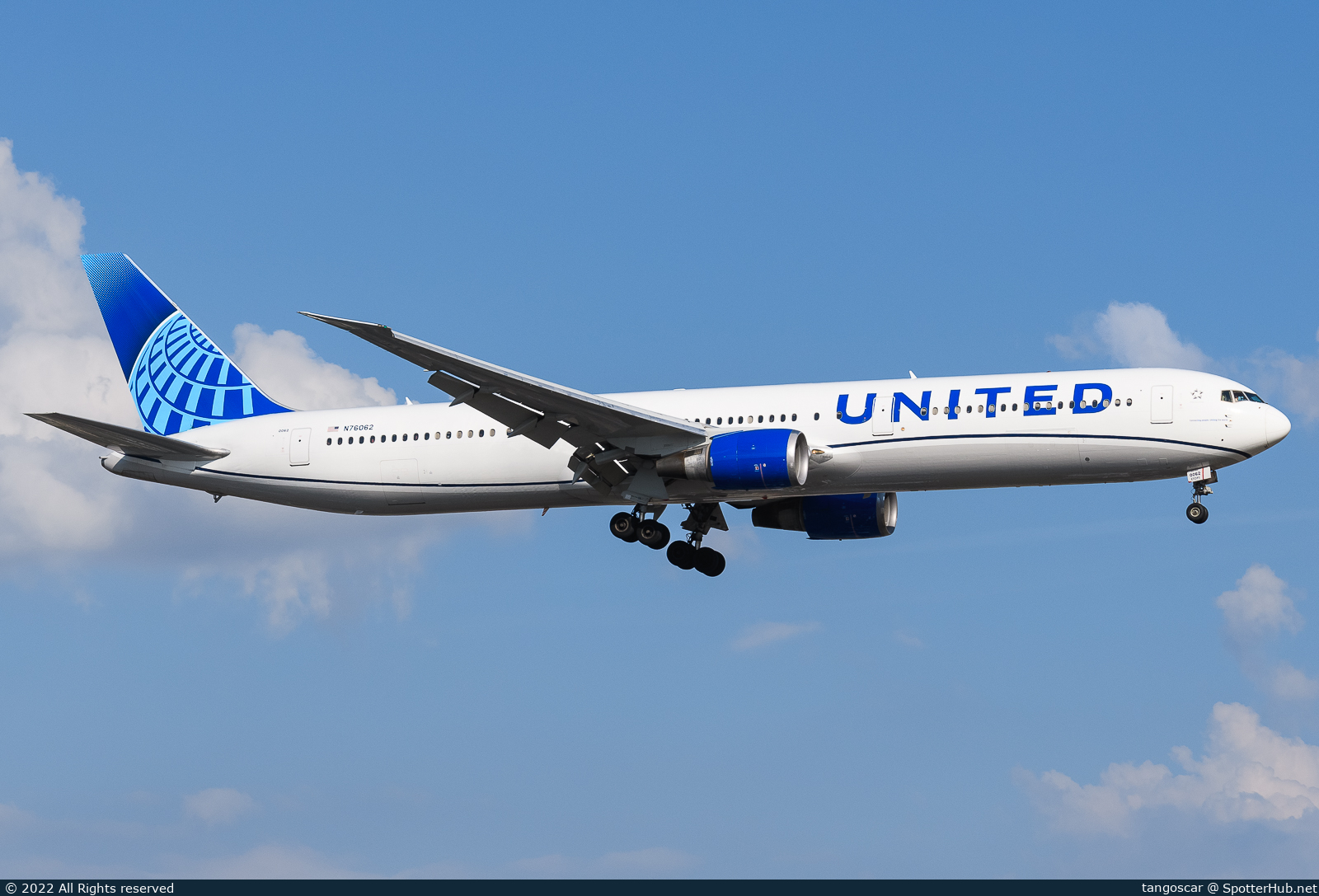 Photo of N76062 - Boeing 767-424(ER) operated by United Airlines