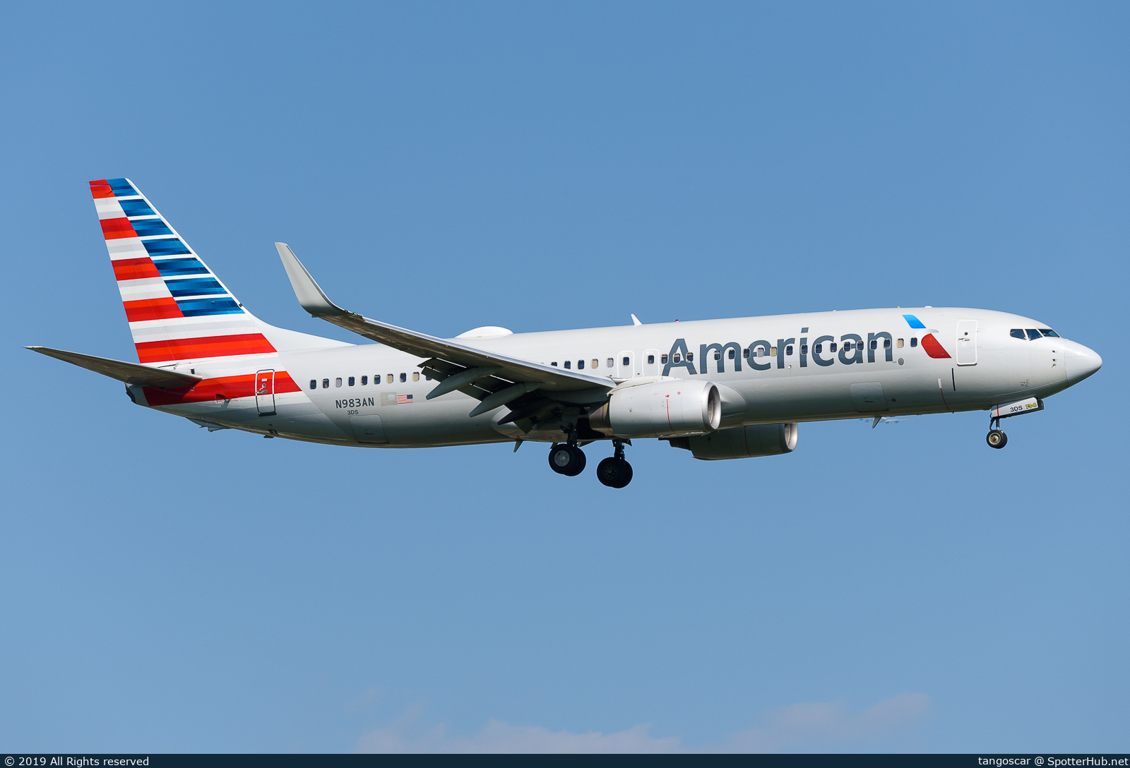 Photo of N983AN - Boeing 737-823 operated by American Airlines