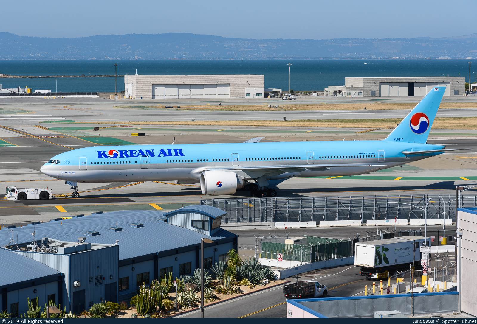 Photo of HL8217 - Boeing 777-3B5(ER) operated by Korean Air