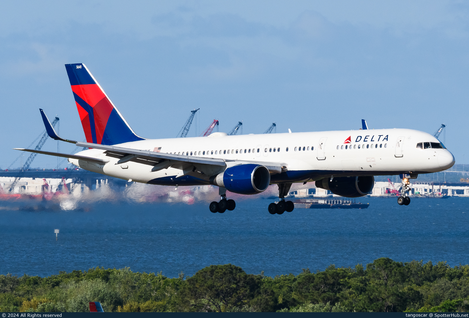 Photo of N541US - Boeing 757-251 operated by Delta Air Lines