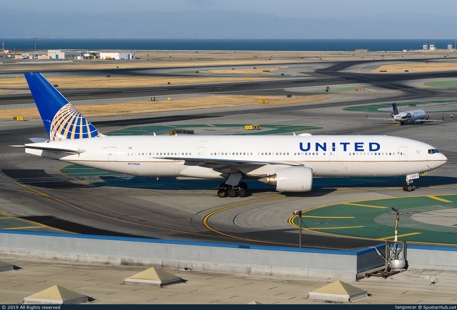 Photo of N772UA - Boeing 777-222 operated by United Airlines