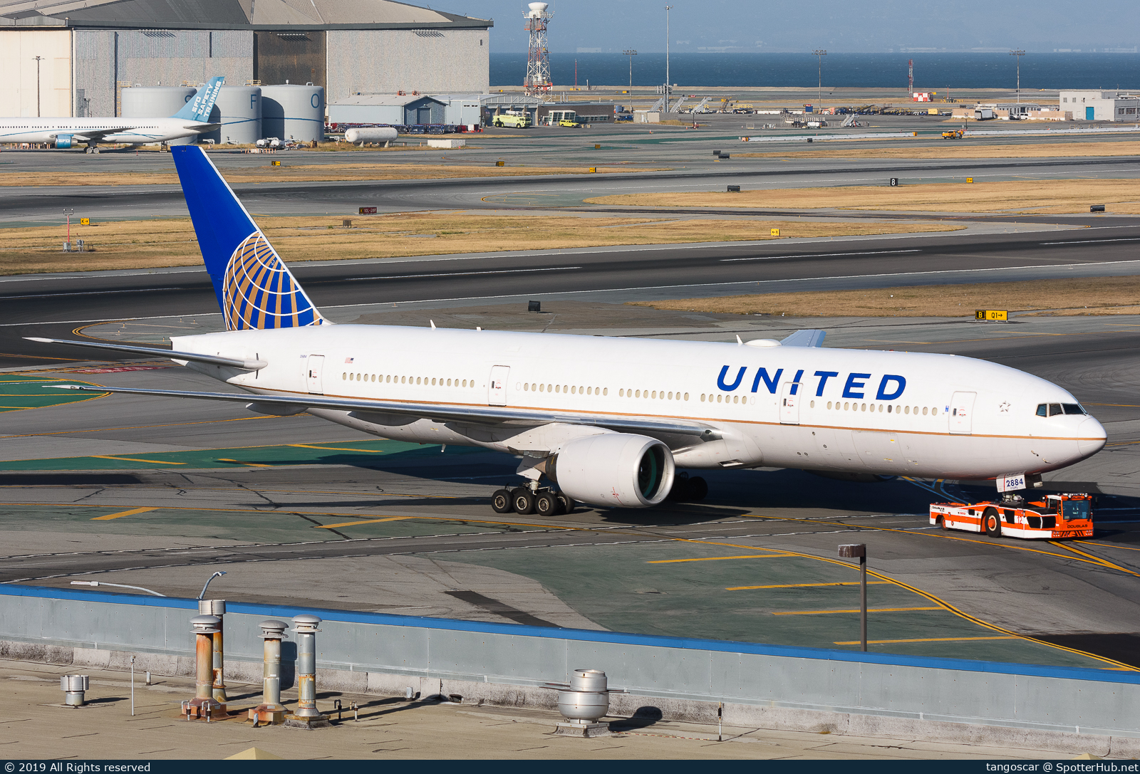 Photo of N784UA - Boeing 777-222(ER) operated by United Airlines